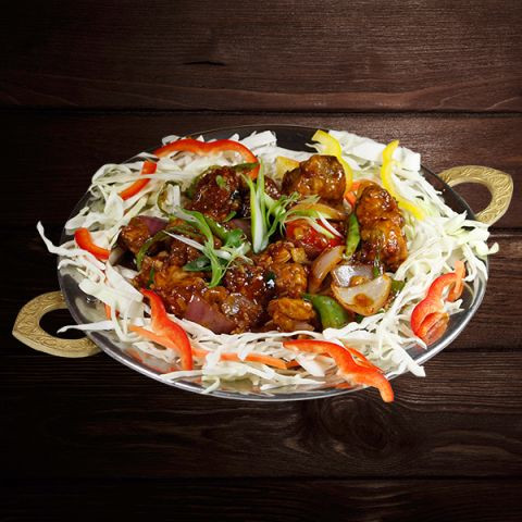 سمك مقلي مع صلصة ثوم حار